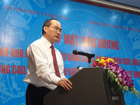 Những nữ giáo viên vượt khó trồng người