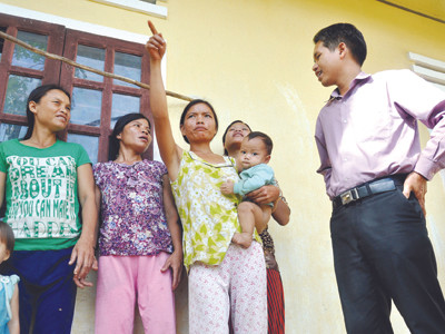 Chủ tịch xã Hồ Văn Lợi nỗ lực an dân Ảnh: N.T