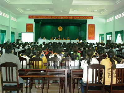 Đông đảo bạn trẻ dự phiên tòa giả định