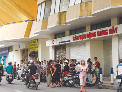 Phe vé trận Việt Nam - Arsenal đứng ngồi không yên