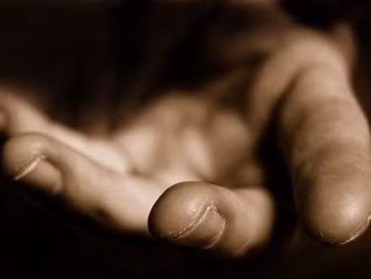 Phải nộp phạt vì táy máy 'của quý'