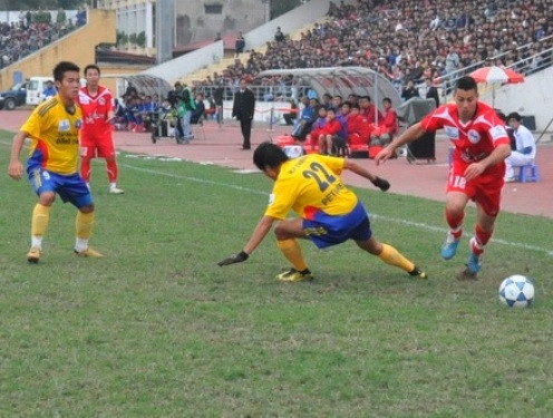 Vicem Hải Phòng (áo đỏ) chưa có chiến thắng nào ở V-League mùa này