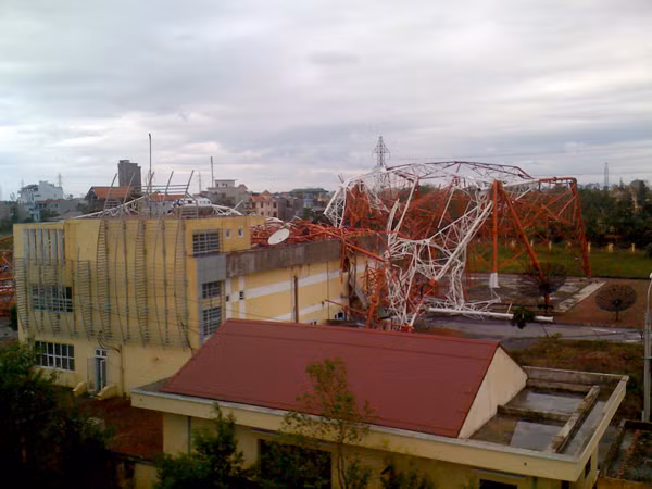 10 người chết và mất tích trong cơn bão số 8