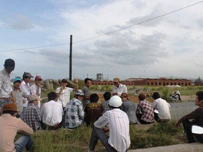 Dân lại ngăn xây nhà cho làng phong