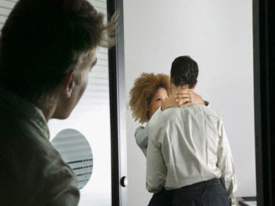 Ai dễ ngoại tình hơn?