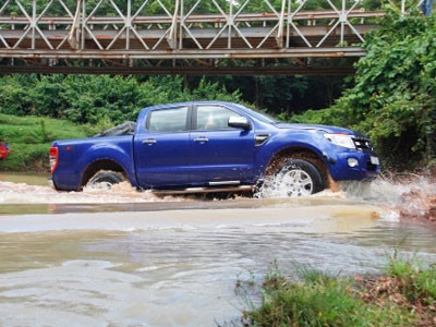 Muốn lội nước, hãy chọn xế bán tải