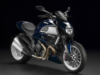 Chùm ảnh Ducati Diavel Stripe 2013