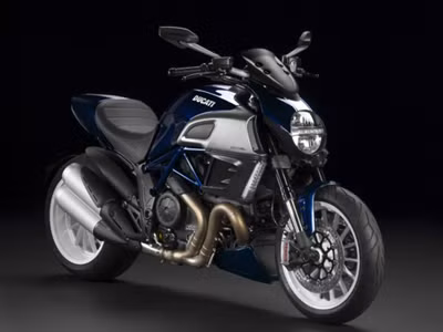 Chùm ảnh Ducati Diavel Stripe 2013