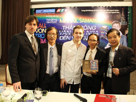 Thần đồng Nga mời ca sĩ khiếm thị sang Nga biểu diễn