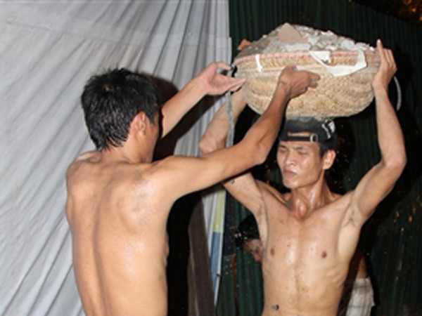 Nghề đội phế thải thuê lúc nửa đêm