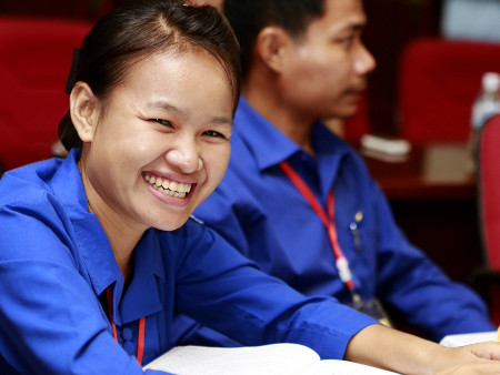 Ngắm nữ 'thủ lĩnh' thanh niên Lào