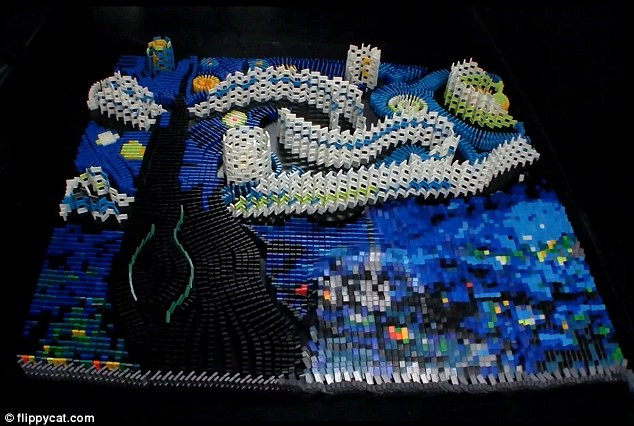 Họa lại bức tranh của Van Gogh bằng domino