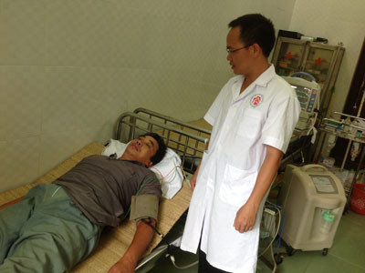 Đảo Song Tử Tây: Cấp cứu ngư dân trong điều kiện phòng chống siêu bão Haiyan