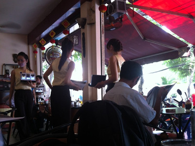 Tiếp thị thuốc lá tại quán cà phê ảnh L.N