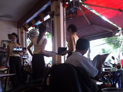 Tiếp thị thuốc lá tại quán cà phê ảnh L.N