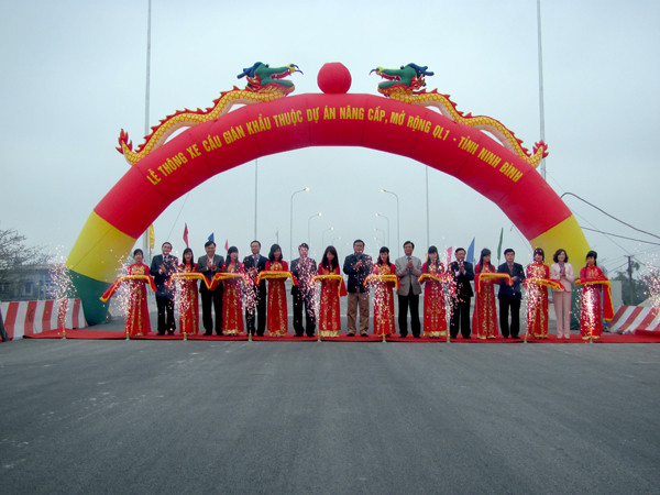 Cầu Gián Khẩu trong ngày thông xe