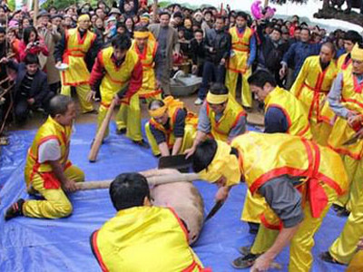 Những lễ hội... rùng mình tại Việt Nam
