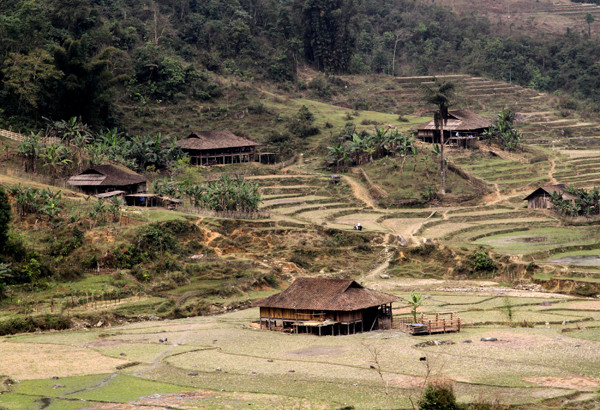 Thăm nếp nhà sàn miền sơn cước