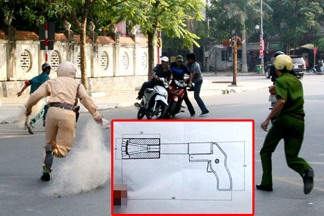 CSGT Thanh Hóa chế ống bắn bùi nhùi trị quái xế