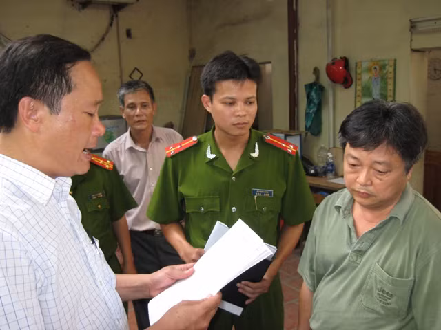 Hà Nội : Bắt khẩn cấp chủ cây xăng gian lận