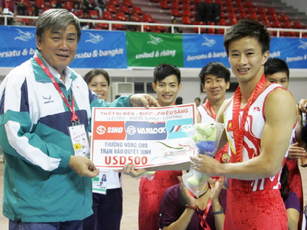 Trương Minh Sang (phải) quyết định chia tay ĐTQG sau khi vô địch SEA Games. Ảnh: Bongdaplus