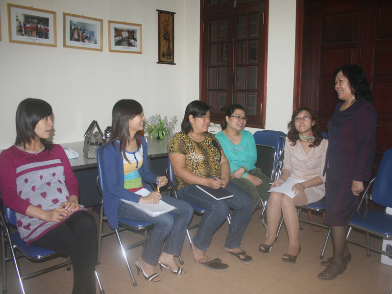 Tiến sĩ Kim Quý trong một buổi tư vấn. Ảnh: P.H