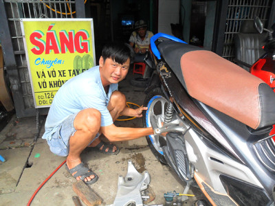 Hai anh em ở đội bóng lừng danh bươn chải kiếm sống