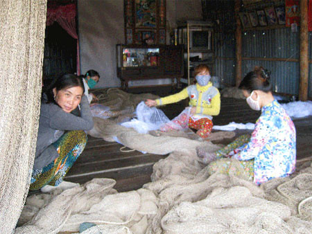 Cả làng không nhà nào… có cửa