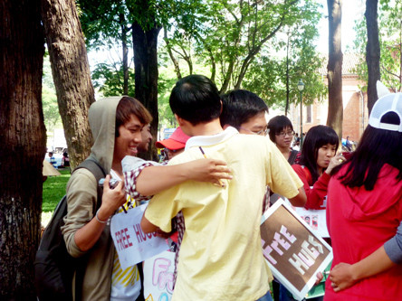 Giới trẻ Sài thành 'ôm tự do'