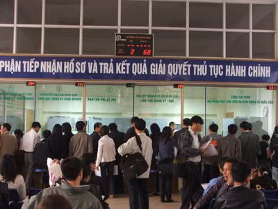 Qua ba số nhà, thư đi một tháng
