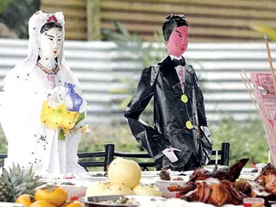 Bố mẹ bán con gái bị bệnh cho... người chết