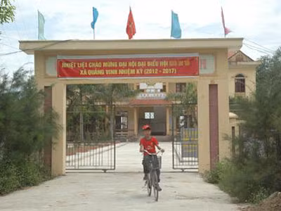 Bi hài chuyện một xã có...500 cán bộ