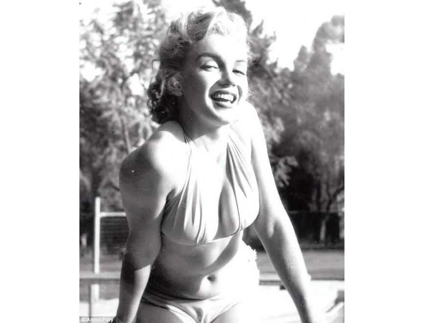 Tám bức ảnh bí mật của 'nữ hoàng sắc đẹp'