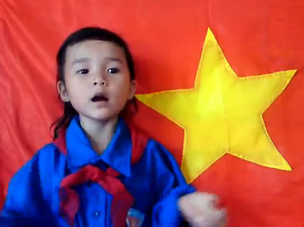 Xuất hiện nhiều clip bé hát Quốc ca