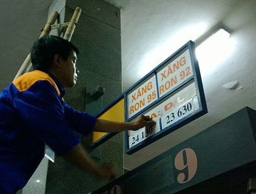 Giá xăng giảm 250 đồng/lít từ 20h tối 11/11
