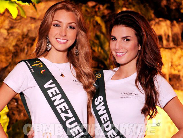 Thí sinh Hoa hậu Trái đất 2011 dự tiệc chào mừng