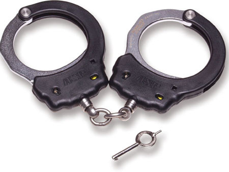 Bắt giam một phó giám đốc lừa hơn 800 triệu đồng