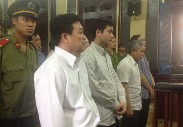 Nhận xe Lexus, sừng tê, tiền tỷ...không phải ăn hối lộ?!