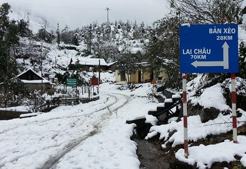 Lên Sapa ngắm tuyết, nhiều người trẻ bị cho là vô cảm?