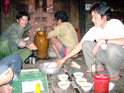 Uống rượu như nước, ăn thuốc như cơm