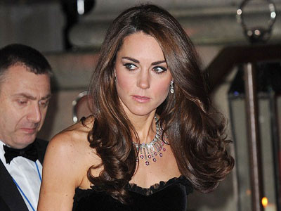 Công nương Kate sang trọng với váy đen