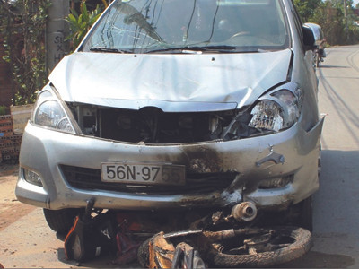 Hiện trường vụ xe ô tô kéo lê xe máy suốt 4km đường cao tốc