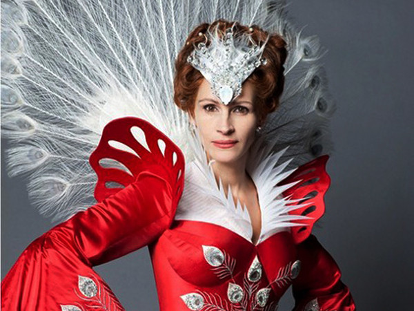 Julia Roberts thành mẹ kế Bạch Tuyết