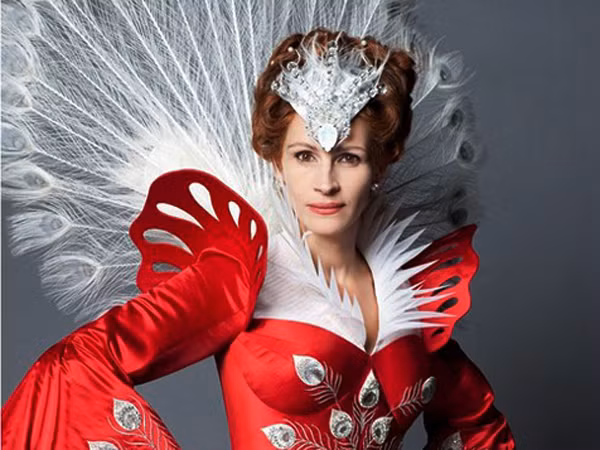 Julia Roberts thành mẹ kế Bạch Tuyết