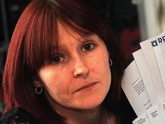 Cô Siobhan Peers nhận được những lá thư từ phía ngân hàng