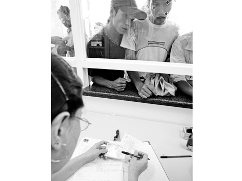 Y đức ăn mòn chính sách