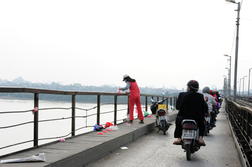 Tiễn ông Táo, rác ở lại