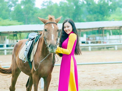 Các hot girl khoe ảnh xì-tin đón năm mới