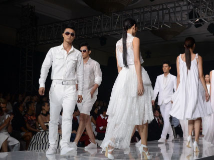 Đại gia săn mẫu nam và những cuộc tình chỉ cần… tiền