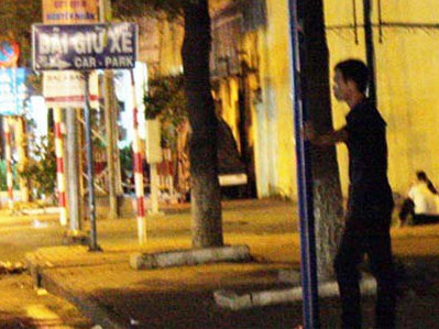 Từ cậu học trò cấp 3 thành trai bán dâm đồng giới